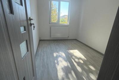 Apartament 3 camere semidecomandat, 50 mp, zona Segarcea - 4