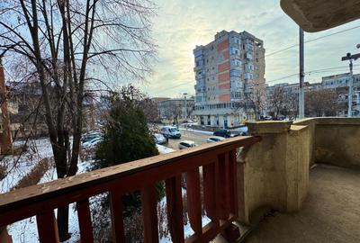 Centru, str. Arcu - Apartament 2 camere, spatios, decomandat, etaj 1 + boxa - 10