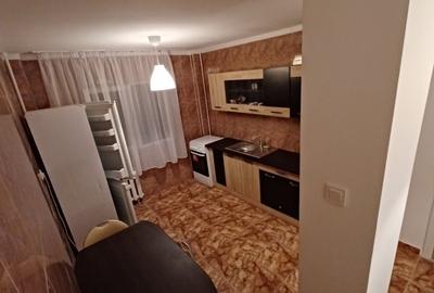 Proprietar inchiriez ap. 3cam 2bai decomandat 1980 6/10 renovat - 1