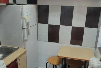 Apartament cu 3 camere semidecomandat în Central