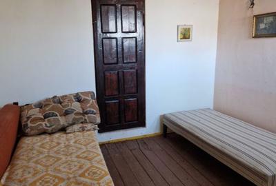 Casă cu 10 camere cu Teren 95000 Mp în Central - 1