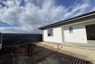 Casă cu 4 camere cu Canalizare în Domnești - 2