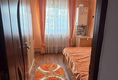 Apartament cu 2 camere semidecomandat în Micro 4 - 2