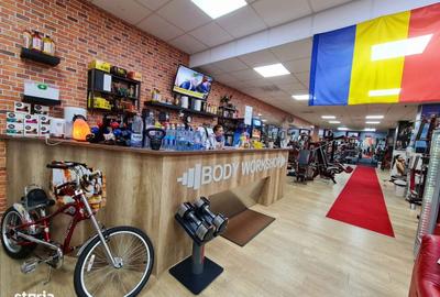 Spațiu comercial, de 1,700 mp, în Central - 1