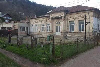 Casă cu 6 camere cu Teren 800 Mp în Central - 3
