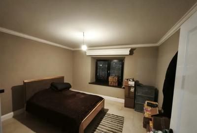 Casă cu 8 camere cu Teren 750 Mp în Central - 2