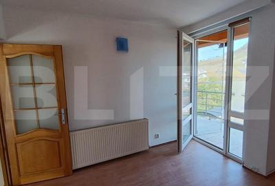 Casă cu 5 camere cu Teren 1200 Mp în Est - 1