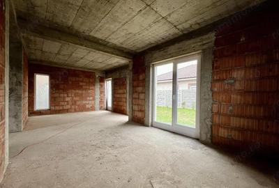 Casă cu 5 camere cu Canalizare în Dumbrăvița