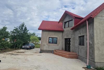 Casă cu 4 camere cu Teren 1000 Mp în Central - 4