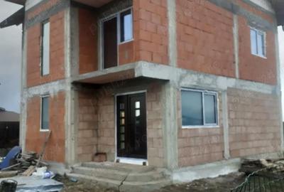 Casă în Bradu - 8