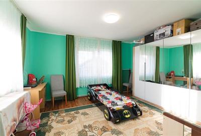 Casă individuală cu 8 camere în Biharia