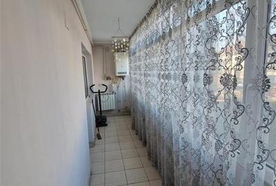 Apartament cu 3 camere decomandat în Bd. Independenței - 1