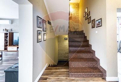 Casă cu 9 camere cu Teren 650 Mp în Tractorul - 8