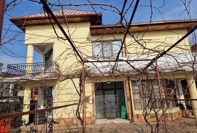 Casă cu 4 camere cu Teren 272 Mp în Central