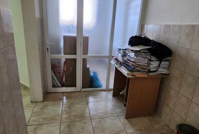 Spațiu comercial, de 71 mp, în Central - 4