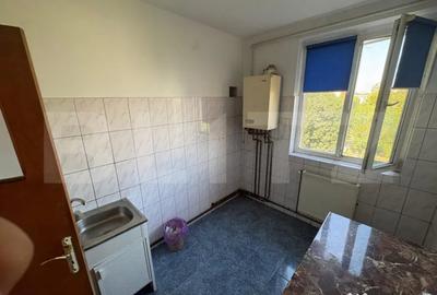 Apartament cu 2 camere semidecomandat în Craiovei