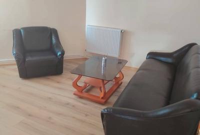 Apartament cu 3 camere decomandat în Crâng - 2