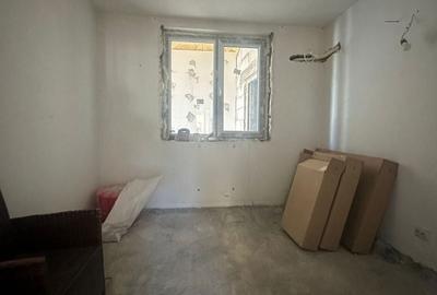 Casă cu 4 camere în Crevedia