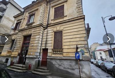 Apartament cu 4 camere decomandat în Victoriei