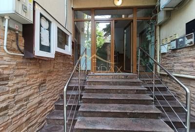 Apartament cu 2 camere decomandat, mobilat în Polonă - 13