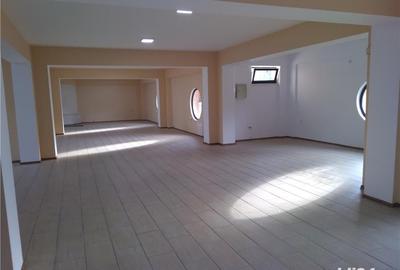 Spațiu comercial, de 450 mp, în Central - 5