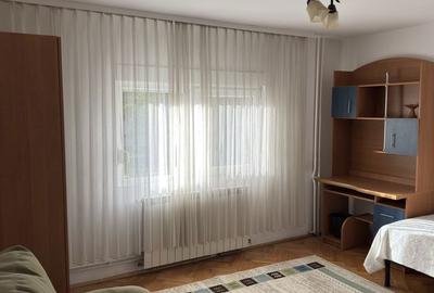 Apartament cu 3 camere decomandat în Steaua - 1