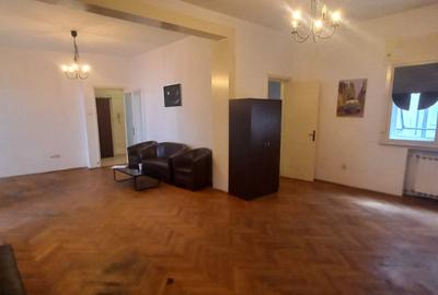 Apartament cu 3 camere decomandat în P-ța Universității - 3