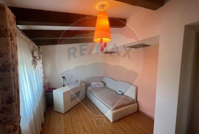 Casă cu 4 camere cu Teren 328 Mp în Golești - 10