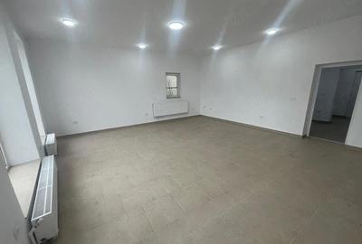 Spațiu comercial, de 60 mp, în Central - 4