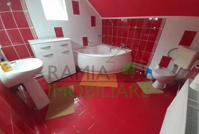 Casă cu 5 camere cu Teren 1000 Mp în Bran - 7