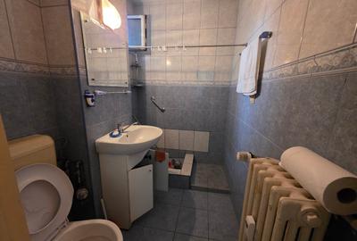 Titan, 10 minute metrou Costin Georgian, la piata Minis,  2 grupuri sanitare - 14