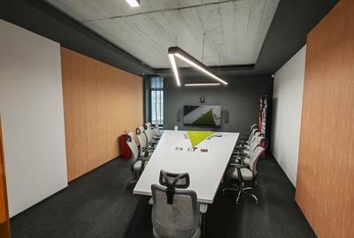 Birou, de 1,000 mp, în Universitate - 2