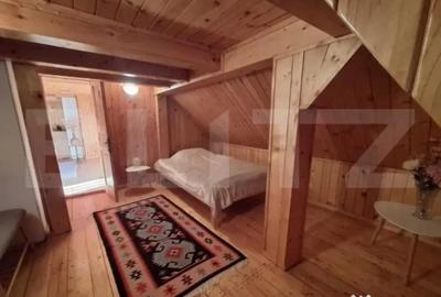 Casă cu 5 camere cu Canalizare în Central - 2