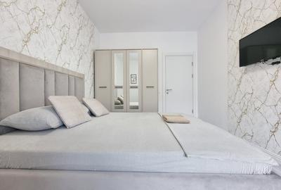 Vedere laterala, pozitie frontala - apartament la 2 pasi de mare. - 7
