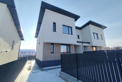 Duplex cu 4 camere cu Canalizare în Popas Păcurari - 1