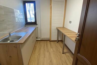 Spațiu comercial, de 50 mp, în Central - 11