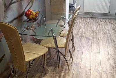 Apartament cu 3 camere decomandat în Noua