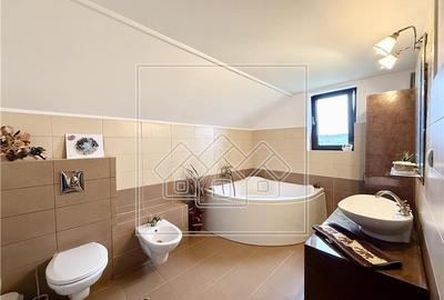 Casa de vanzare in Sibiu - individuala - 189 mp utili - teren 550 mp - 10