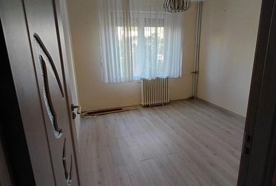 Apartament cu 3 camere decomandat în Roit - 3