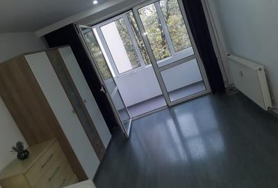 Apartament cu 3 camere decomandat în Drumul Taberei - 2