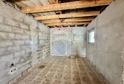 Casa sau Spatiu Dumbraveni langa DN E85 - 10