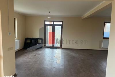 Casă cu 3 camere cu Canalizare în Sitaru - 6