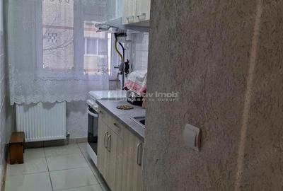 Apartament cu 3 camere semidecomandat în Micro III - 11