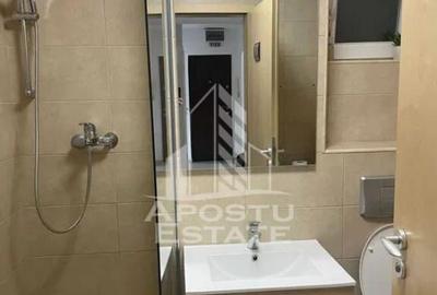 Apartament cu 4 camere, Central, 2 bai, Centrala Proprie - 1