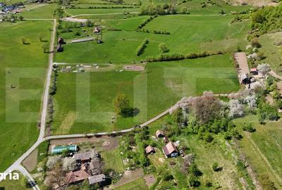 Teren de 7100 mp, în Central