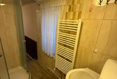 Casă cu 3 camere cu Canalizare în Central - 2