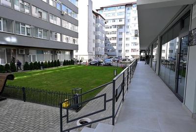 Spațiu comercial, de 134.80000305176 mp, în George Enescu - 1