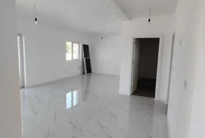 Casă cu 5 camere cu Teren 500 Mp în Central - 3