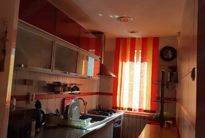 Apartament cu 4 camere semidecomandat în Central - 1