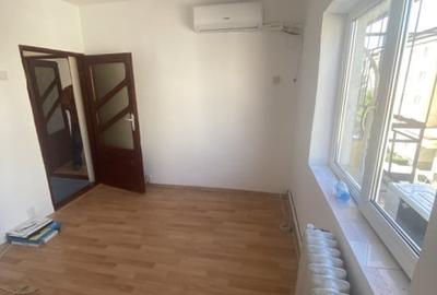 Apartament 3 camere  semidecomandat, et 3/4 langa primaria Filiasi - 2